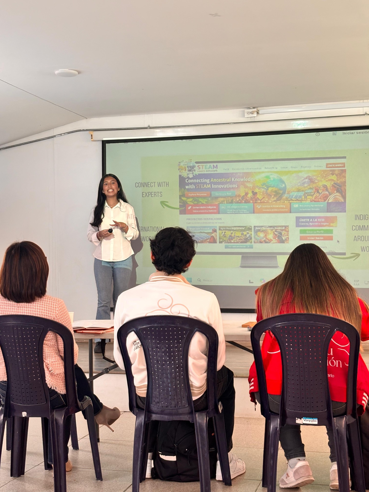 Mariana Guarnizo presenting STEAM Nativo at a networking event